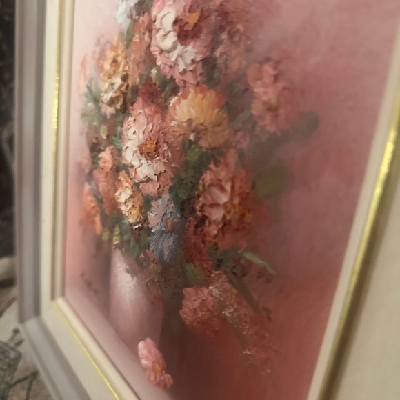 Textured vintage floral painting with a grey pink frame 12X14 - Picture 3 of 3